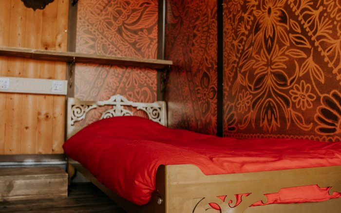 Flores_Bed single_CampSolutions.jpg